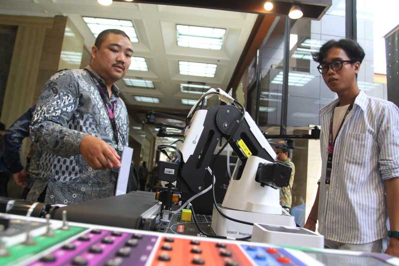 Axioo Serahkan Hibah Alat Peraga Robotik untuk SMK Lingkungan BPSDMI 4