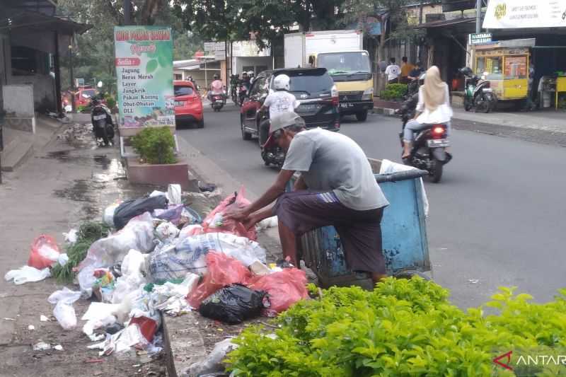 Ayo Berdisiplin, Pemkab Cianjur Terapkan Sanksi Bagi Pembuang Sampah Tidak Tepat Jadwal
