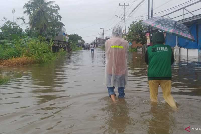 Ayo segera Kirim Logistik, Warga Korban Banjir di Padang Butuh Bantuan Makanan
