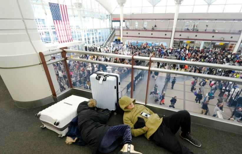 Badai Musim Dingin Ekstrem Melanda AS, 5.700 Penerbangan Dibatalkan