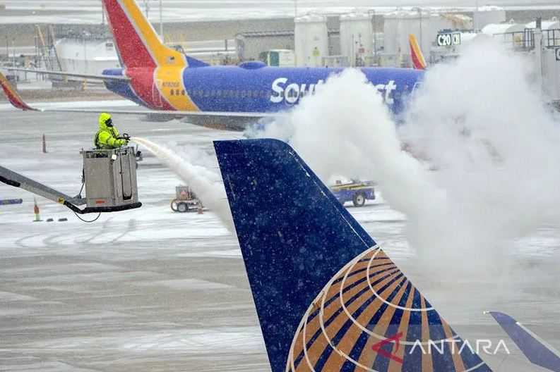 Badai Musim Dingin Melanda AS, Ribuan Penerbangan Dibatalkan