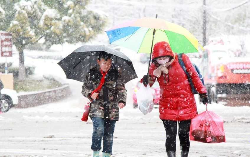 Badai Salju Melanda Tiongkok, Penerbangan Dibatalkan, Sekolah Ditutup
