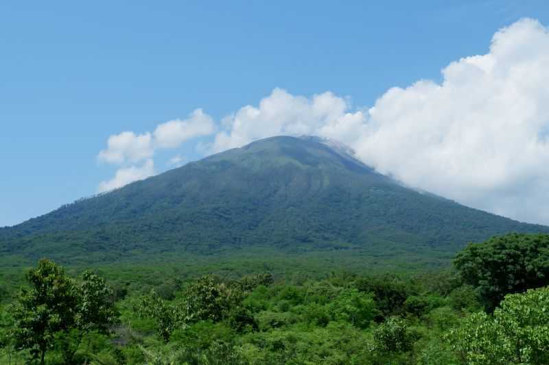 Badan Geologi ingatkan warga jauhi zona bahaya Gunung Ile Lewotolok