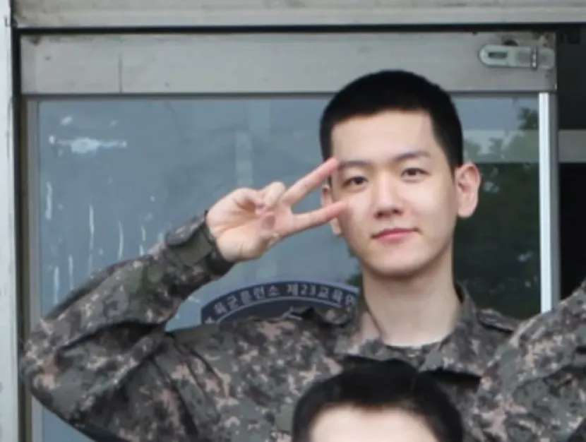 Baekhyun EXO Rayakan Bebas Wajib Militer Lewat Live Youtube 