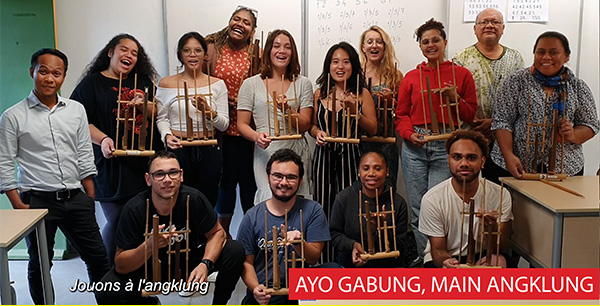 Bagian dari Program Belajar Kebudayaan Indonesia, Mahasiswa Universitas New Caledonia Belajar Bermain Angklung