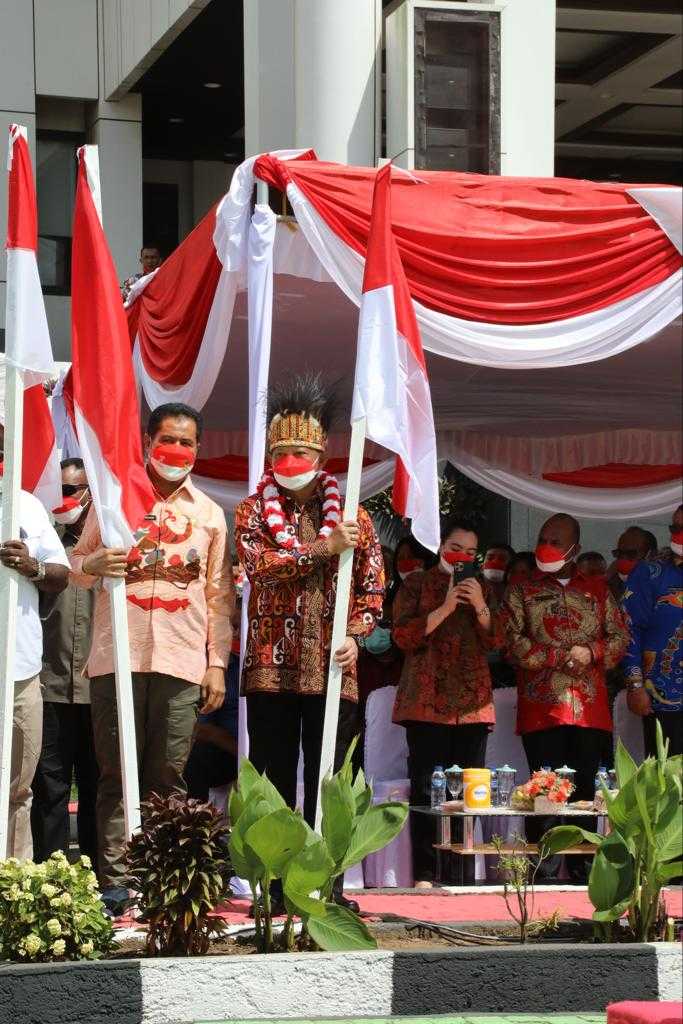 Bagikan 10 Juta Bendera Merah Putih, Mendagri Apresiasi Langkah Menaikkan Rasa Nasionalisme dan Patriotisme Bangsa