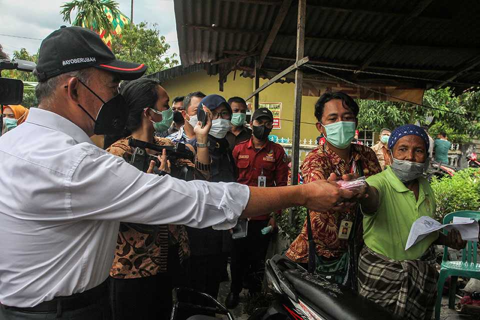 Bagikan Masker-9-2-2022