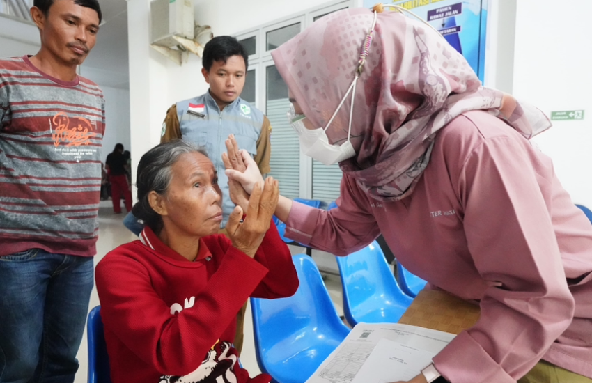 Bakti Sosial di Mamasa, Kemensos Gelar Operasi Katarak Gratis