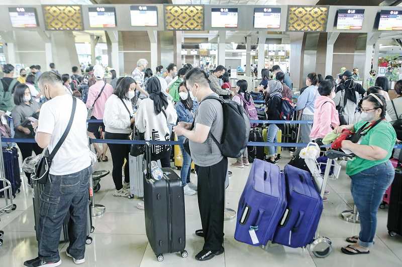 BANDARA SOEKARNO HATTA MULAI DIPADATI PENUMPANG