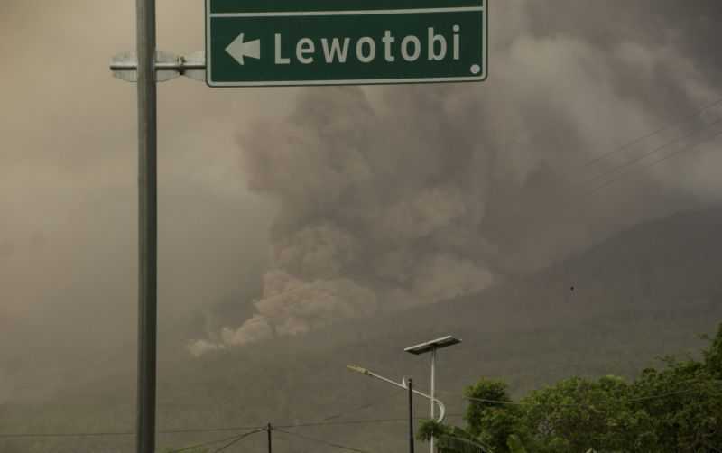 Bandara Wunopito di Lembata Ditutup Sementara akibat Erupsi Gunung Lewotobi