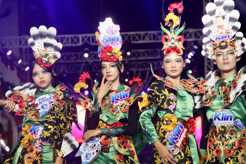 Bangga Karya Indonesia, SoKlin Dukung Gelaran Jember Fashion Carnaval 2023 2