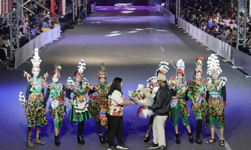 Bangga Karya Indonesia, SoKlin Dukung Gelaran Jember Fashion Carnaval 2023 3