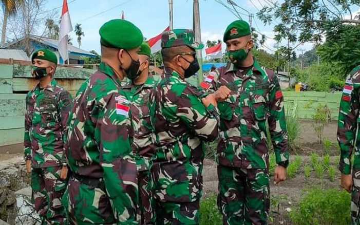 Bangganya Para Prajurit TNI yang Bertugas di Papua Ini Dikunjungi Langsung Panglimanya