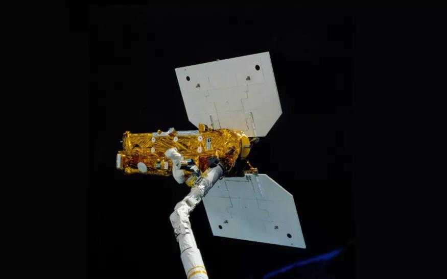 Bangkai Satelit ERBS NASA Berhasil Memasuki Bumi