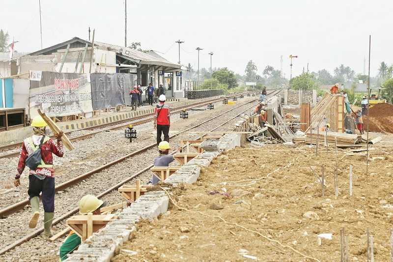 BANGUN TRANSPORTASI MASSAL BERBASIS REL