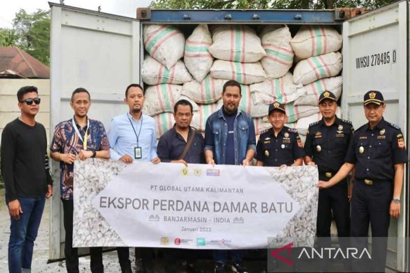 Banjarmasin Ekspor Perdana Batu Damar ke India