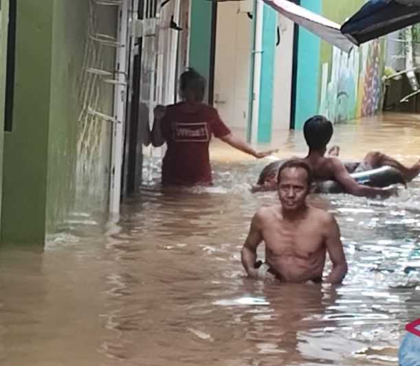 Banjir 1,75 Meter Rendam Kebon Pala