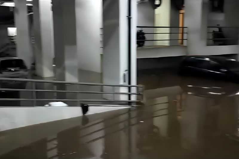 Banjir 110 Sentimeter Genangi Apartemen