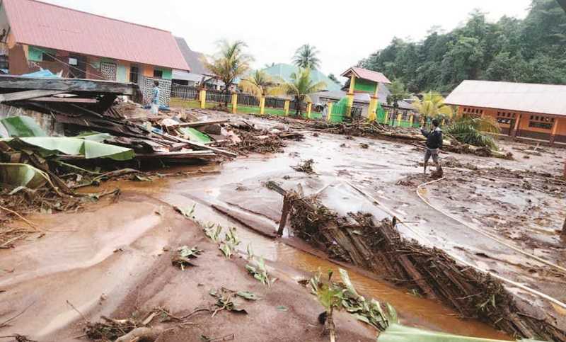 BANJIR BANDANG DI MOLAWE