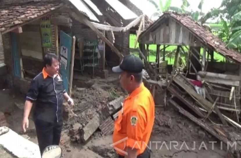 Banjir Bandang Terjang Puluhan Rumah di Madiun