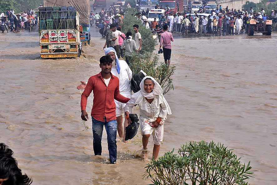 Banjir dan Longsor di India dan Nepal Tewaskan 200 Jiwa