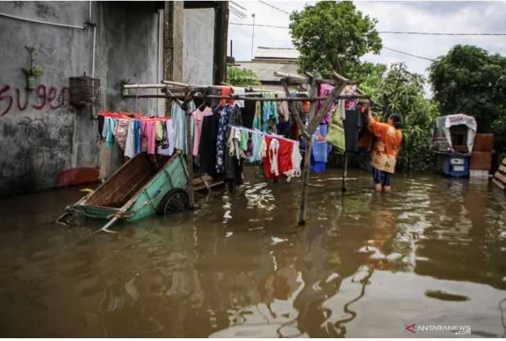 Banjir di Tangerang Macet Sampai Jakarta, Ini Dia Tips Berkendara Saat Menghadapi Jalanan Yang Banjir
