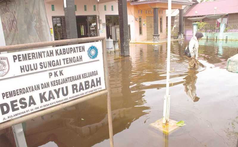 BANJIR GENANGI PERMUKIMAN WARGA SELAMA SATU BULAN