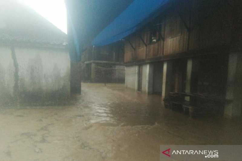 Banjir Melanda Belasan Rumah Warga di Kota Baturaja