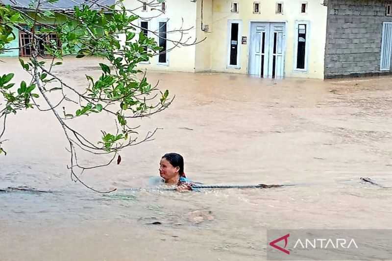 Banjir Tolinggula Gorontalo Utara rendam pemukiman dan kebun warga