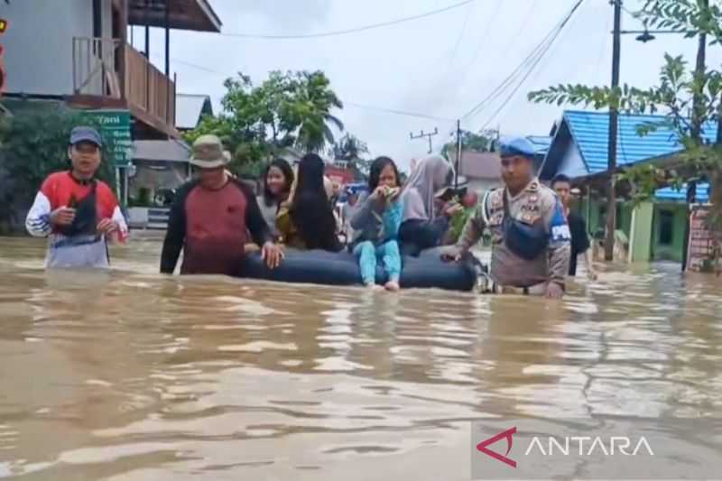 Bantu Kesulitan Warga, Polres Banjar Buka Posko Pengungsian dan Dapur Umum di Lokasi Banjir