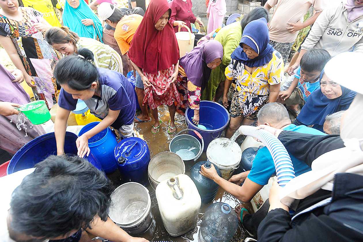 Bantuan Air Bersih di Desa Karihkil