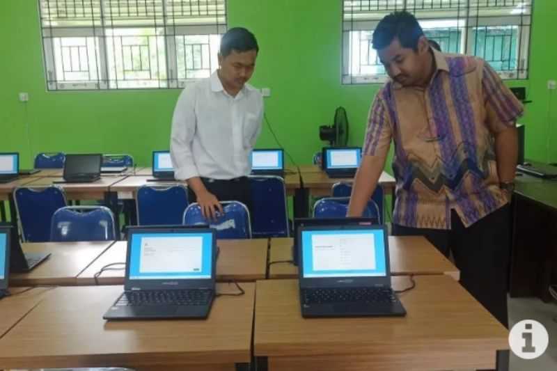 Bantuan Komputer, DPRD Banjarbaru Bantu Tingkatkan Mutu Belajar Secara Digital