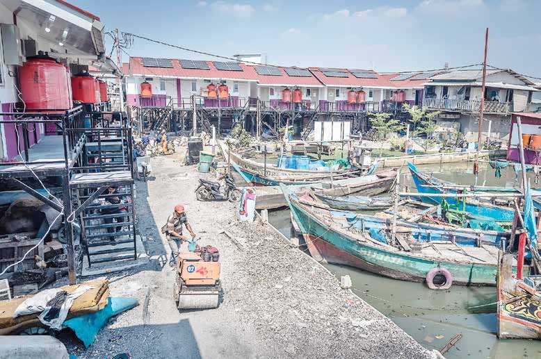 Bantuan rumah panggung untuk warga pesisir Jakarta