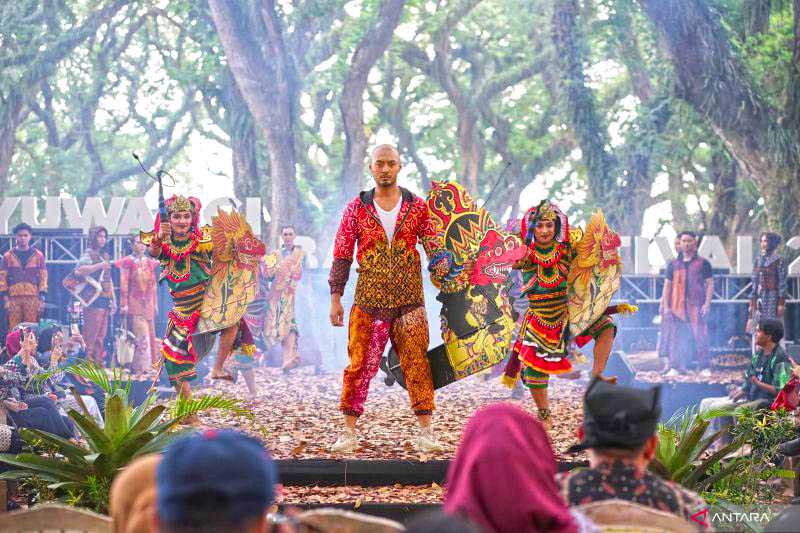 Banyuwangi Batik Festival Bukti Komitmen Pemkab Banyuwangi Dorong Ekosistem Batik Lokal