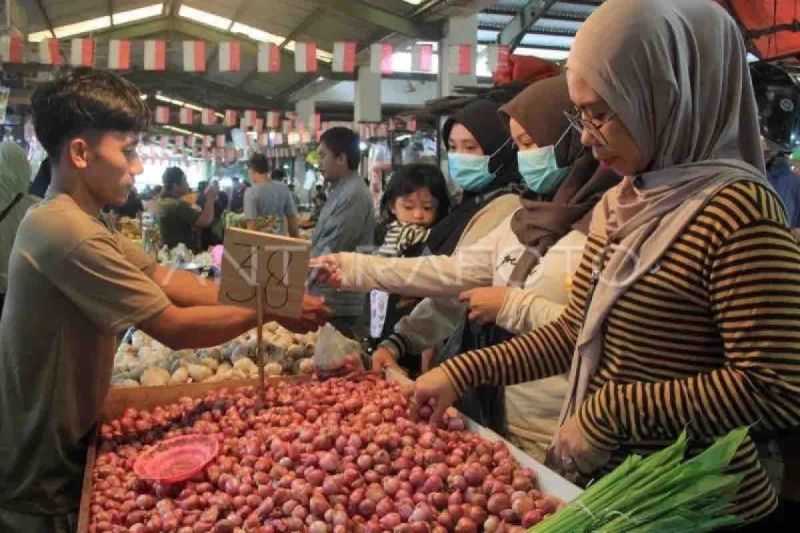 Bapanas Catat Harga Pangan Secara Umum Naik, Bawang Merah Rp28.790 per Kg