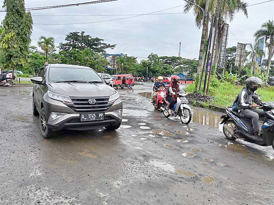 Baru Diperbaiki, Jalan Nasional Rangkasbitung-Cilegon Rusak Lagi