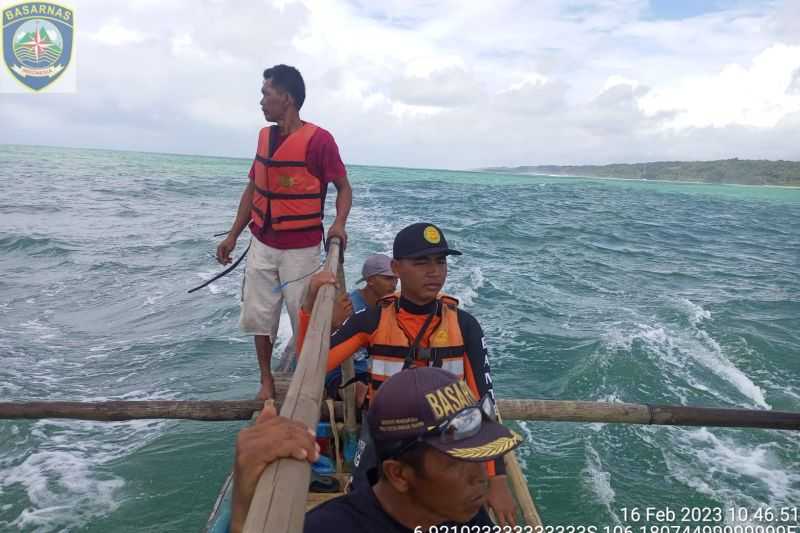 Basarnas Cari Dua Warga Jakarta Terseret Ombak Pantai Karangseke Lebak