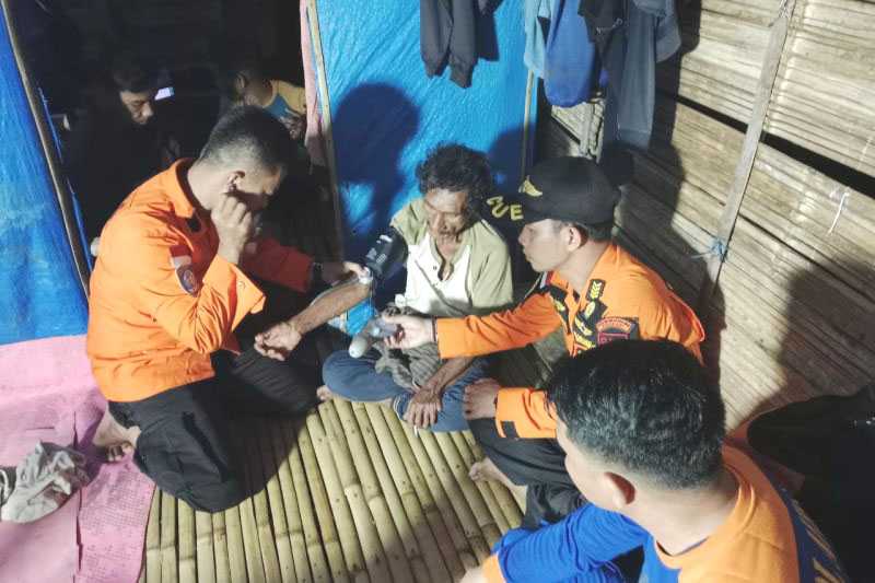 Basarnas evakuasi pria 55 tahun yang hilang di Pulau Padamarang Kolaka
