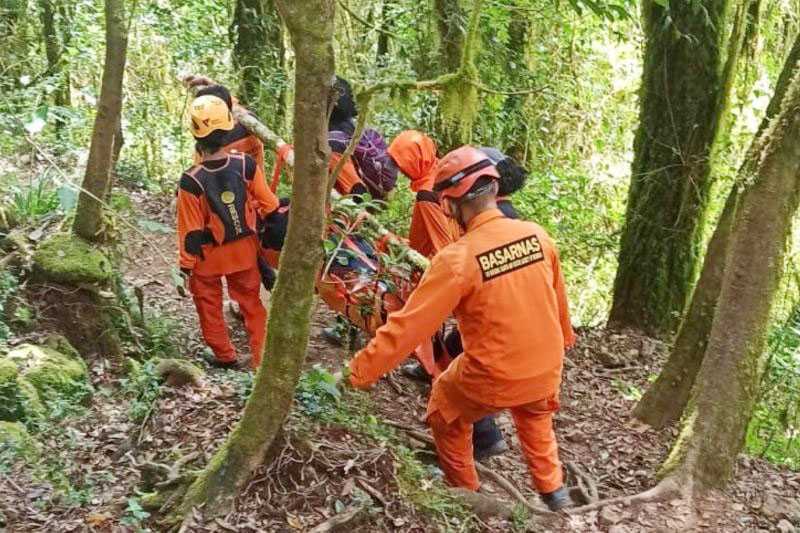 Basarnas Makassar Evakuasi Pendaki Alami Cedera di Gunung Bawakaraeng