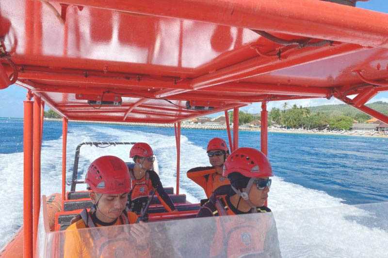 Basarnas Sisir Pantai Kelingking Cari WNA India yang Terseret Arus