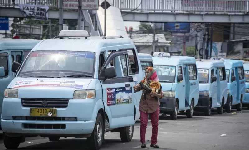 Batal Pemisahan Duduk Pria dan Wanita di Angkot