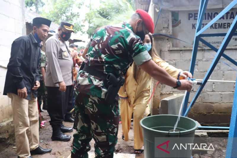 Batalyon 12 Grup 1 Kopassus TNI AD Bangun Sarana Air Bersih untuk Warga Pandeglang