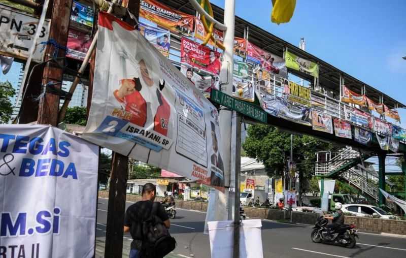 Bawaslu DKI Jakarta Tertibkan APK yang Berada di Jalan Layang, Pembatas Jalan hingga JPO