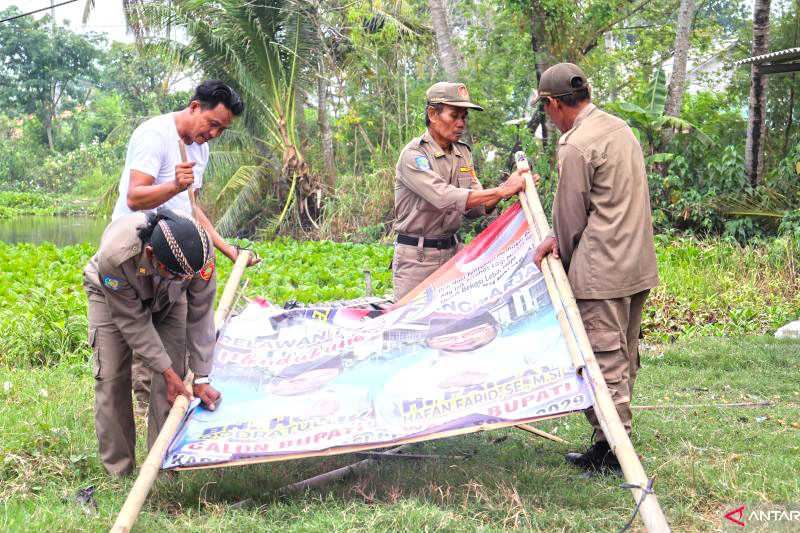 Bawaslu Kabupaten Bekasi Tertibkan Ribuan Alat Peraga Pilkada 2024