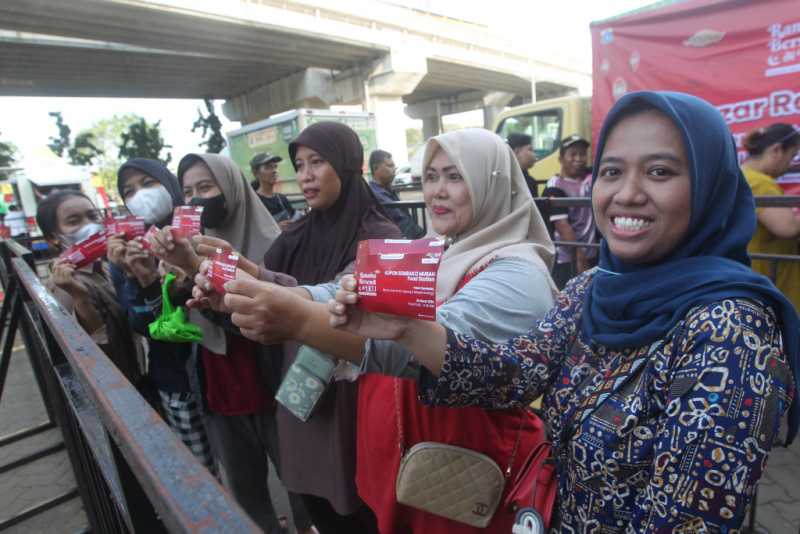 Bazar Ramadan Sembako Murah LRT Jakarta 2024 3