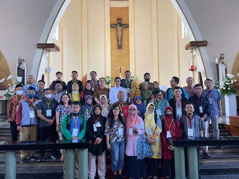 Beberapa Institusi Islam Berkunjung ke Katedral Malang