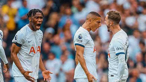 Beda Nasib Duo Manchester, Tottenham Lanjutkan Tren Kemenangan