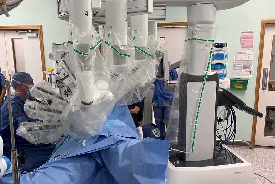 Bedah Robotik Berhasil Sembuhkan Pasien dari Kanker Usus