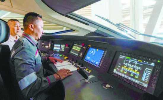 Beijing Puji Masinis RI yang Operasikan Whoosh 350 Km Per Jam