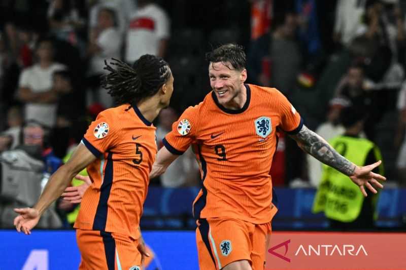 Bek Timnas Belanda Nathan Ake Sebut Striker Wout Weghorst Jadi Mimpi Buruk Bagi Tim Lawan